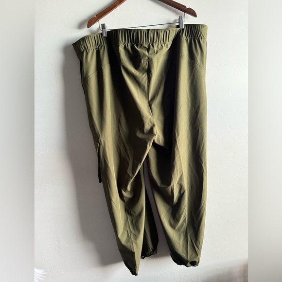 Old Navy - Quick Dry Cargo Pants - Picture 9 of 9